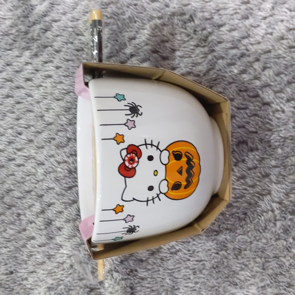 Hello Kitty Bundle - Picture 4 of 6